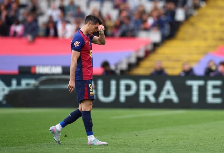 Barcelona mất Lewandowski, giấc mơ ‘ăn 4’ lung lay dữ dội - Ảnh 1
