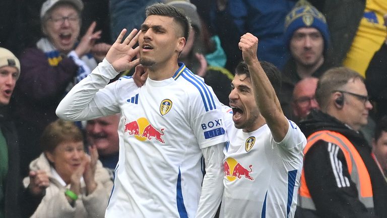 Kết quả bóng đá hôm nay tối 21/4: Leeds United hủy diệt Stoke City - Ảnh 1