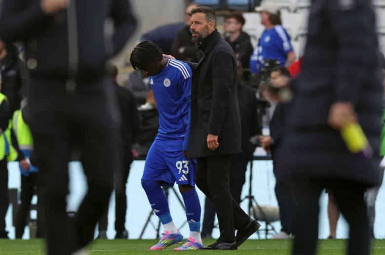 Leicester rớt hạng, Van Nistelrooy đối mặt nguy cơ ‘bay ghế’ - Ảnh 1