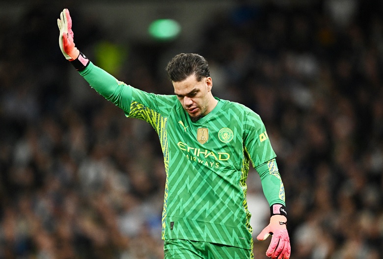 Ederson sắp bị thay thế bởi Diogo Costa - Ảnh 1