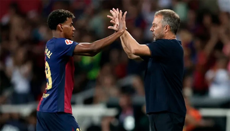Flick đồng ý ở lại Barcelona đến năm 2027 - Ảnh 1