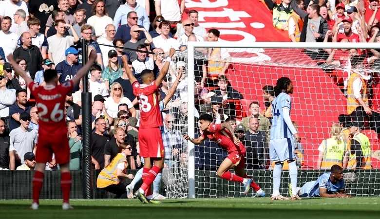 Liverpool vùi dập Tottenham, chính thức vô địch Ngoại hạng Anh - Ảnh 1