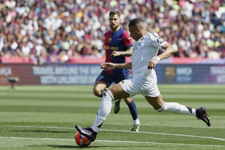 Mbappe phá kỷ lục của Zamorano sau màn trình diễn siêu hạng tại El Clasico - Ảnh 1