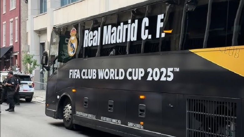 Real Madrid bức xúc vì bị hành xác 6 tiếng trên xe buýt  - Ảnh 1