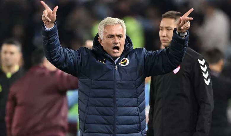 Sau Solskjaer, đến lượt Mourinho bị sa thải - Ảnh 1