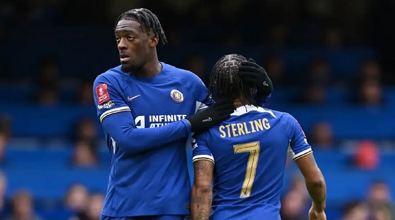 Chelsea gặp rắc rối vì cô lập Sterling - Ảnh 1