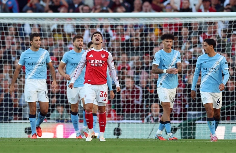 Martinelli tỏa sáng phút bù giờ, Arsenal hòa kịch tính Man City - Ảnh 1