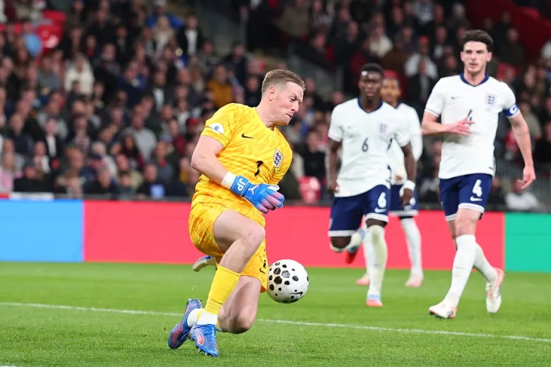 Jordan Pickford đi vào lịch sử ĐT Anh - Ảnh 1