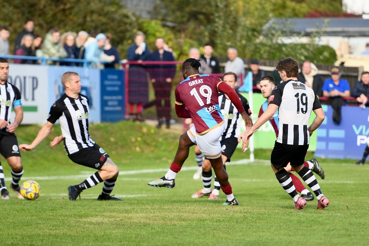 Nhận định, Soi kèo Farnham Town vs Sutton United 18h30 ngày 11/10: Cơn mưa bàn thắng - Ảnh 3