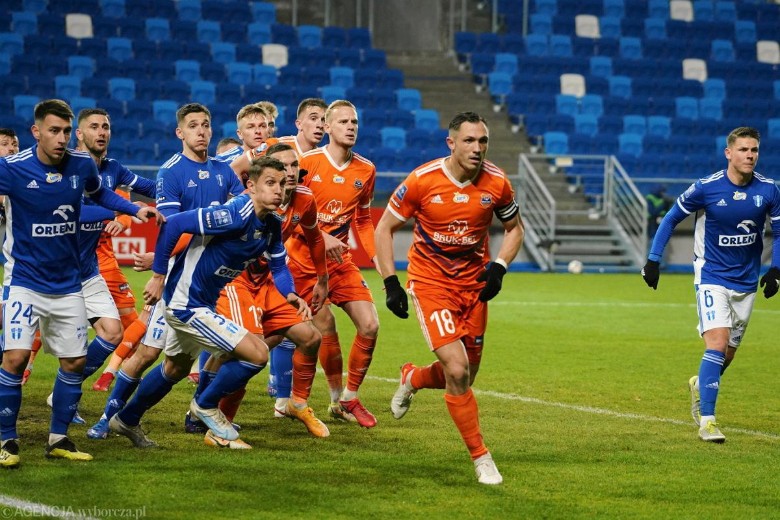 Nhận định, Soi kèo Wisla Plock vs Bruk Bet Termalica Nieciecza, 0h00 ngày 21/10: Vẫy vùng nhóm cuối - Ảnh 1