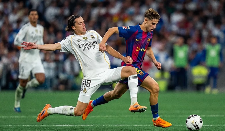 Thắng Siêu kinh điển, Real Madrid nới rộng khoảng cách với Barcelona lên 5 điểm - Ảnh 1