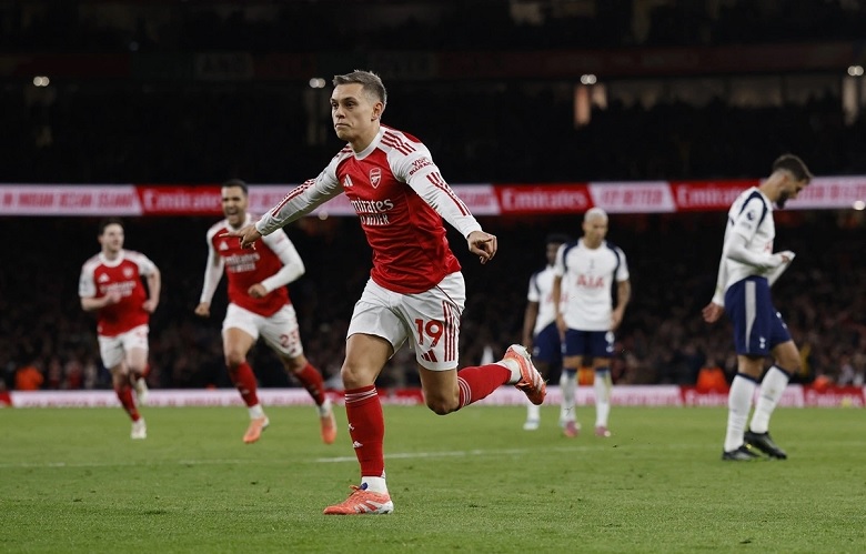 Arsenal đại thắng derby Bắc London, tiếp tục xây chắc ngôi đầu Ngoại hạng Anh - Ảnh 1