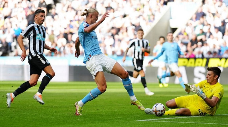 Kết quả bốc thăm bán kết Cúp Liên đoàn Anh: Newcastle đối đầu Man City - Ảnh 1