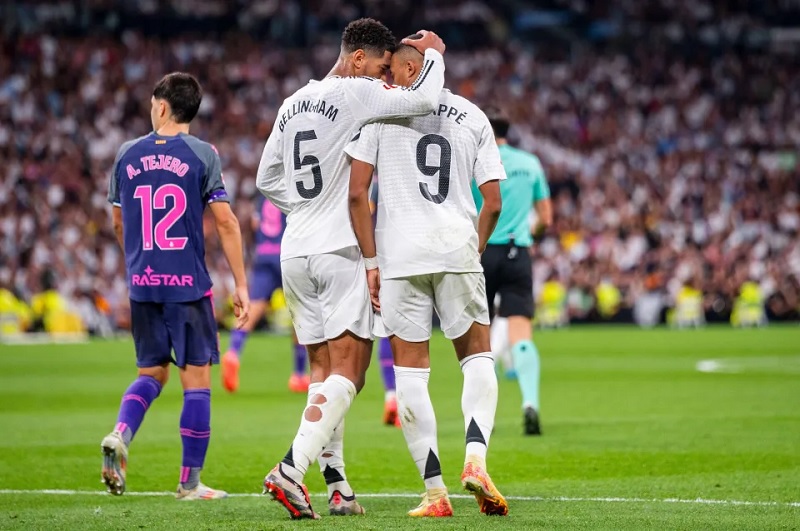 HLV Arbeloa gạch tên Mbappé và Bellingham ngay trận ra mắt - Ảnh 1