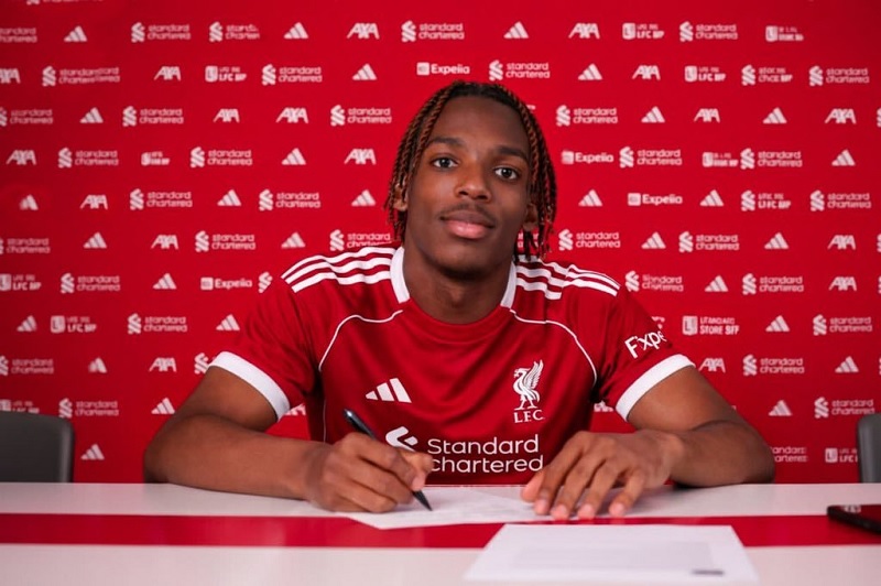 Vì sao Liverpool chấp nhận chi 60 triệu bảng để chiêu mộ Jérémy Jacquet? - Ảnh 1
