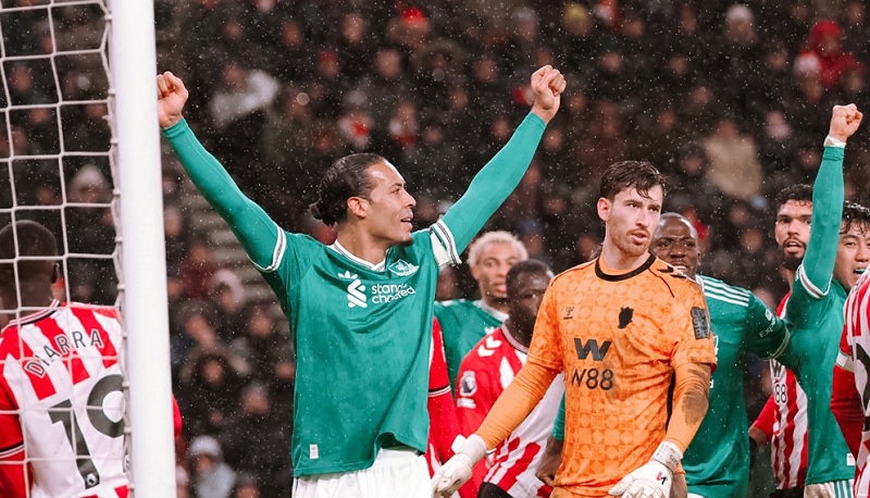 Van Dijk chính thức xô đổ kỷ lục tồn tại nhiều năm ở Liverpool - Ảnh 1