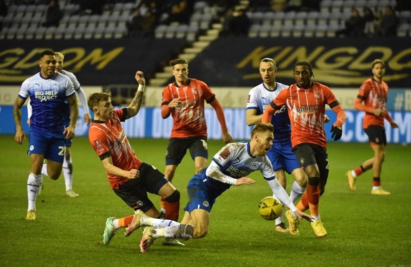 Nhận định, Soi kèo Wigan vs Luton 2h45 ngày 19/2: Chưa thể đổi vận - Ảnh 1