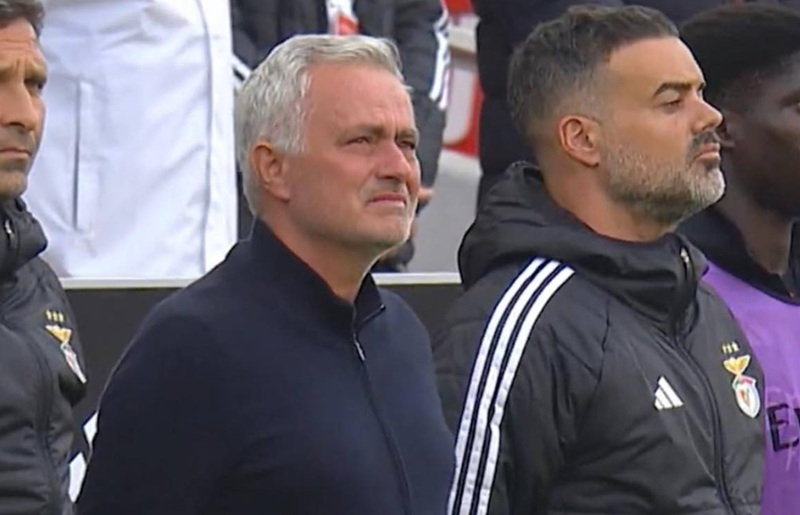 Vì sao Mourinho bật khóc ở trận Benfica gặp Vitoria Guimaraes? - Ảnh 1