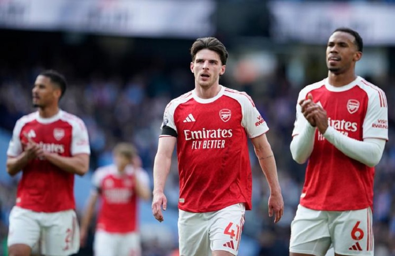 Siêu máy tính dự đoán thế nào về cơ hội vô địch Arsenal sau thất bại trước Man City? - Ảnh 1