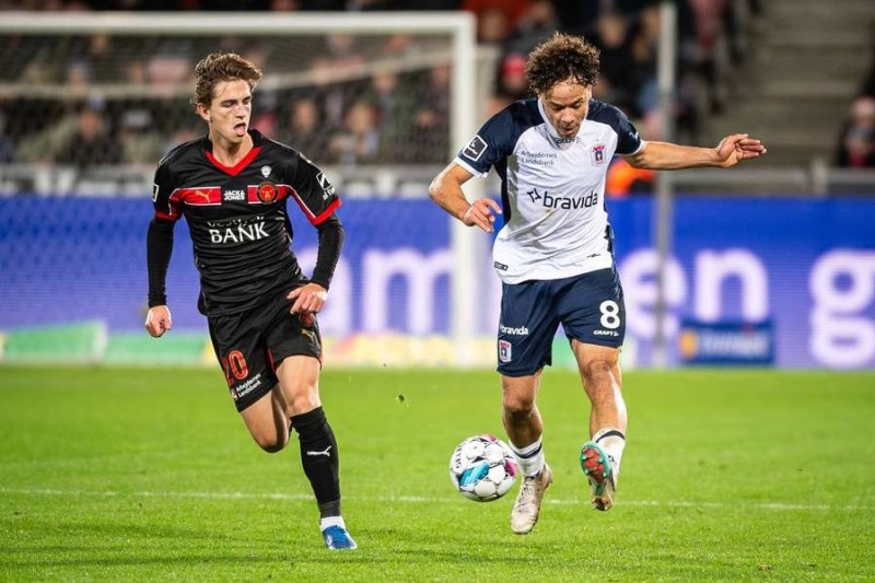 Soi kèo phạt góc Midtjylland vs Aarhus, 00h00 ngày 21/04 - Ảnh 1