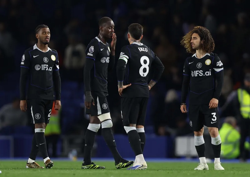 Lộ số tiền khổng lồ Chelsea phải trả nếu sa thải HLV Rosenior - Ảnh 2