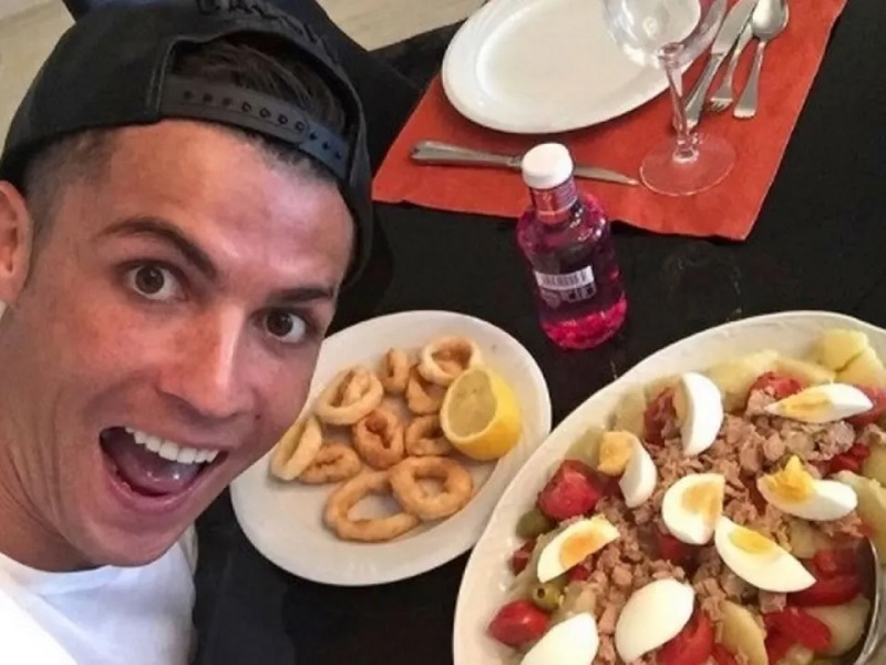 Hé lộ chế độ ăn uống giúp Ronaldo duy trì thể trạng phi thường ở tuổi 41 - Ảnh 1