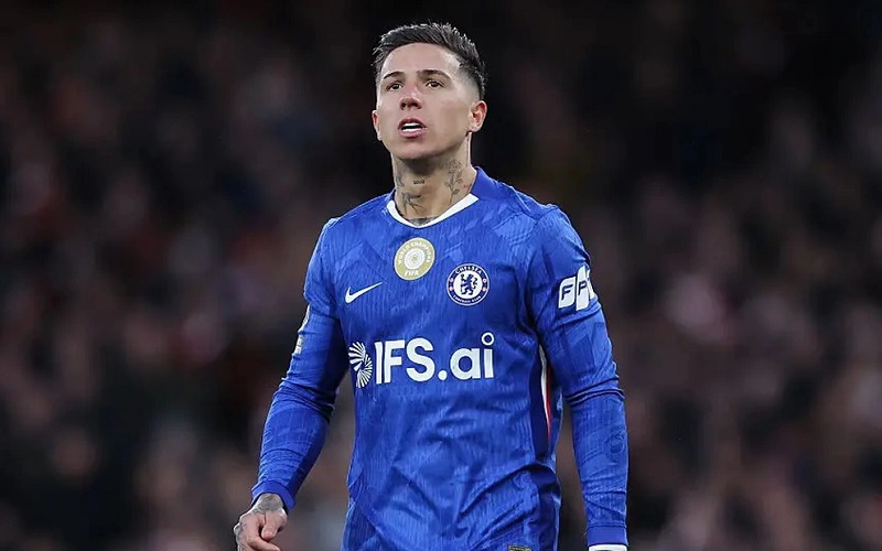 Man City chuẩn bị tạo bất ngờ với thương vụ Fernandez - Ảnh 1