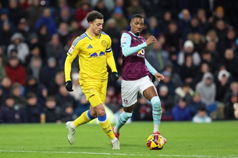 Soi kèo phạt góc Leeds vs Burnley, 02h00 ngày 02/05 - Ảnh 1