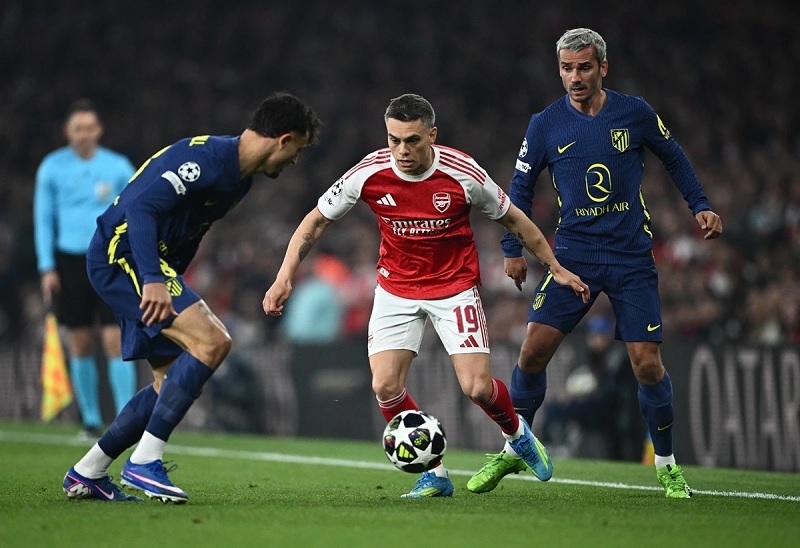 Arsenal vào chung kết Cúp C1 sau 20 năm - Ảnh 1