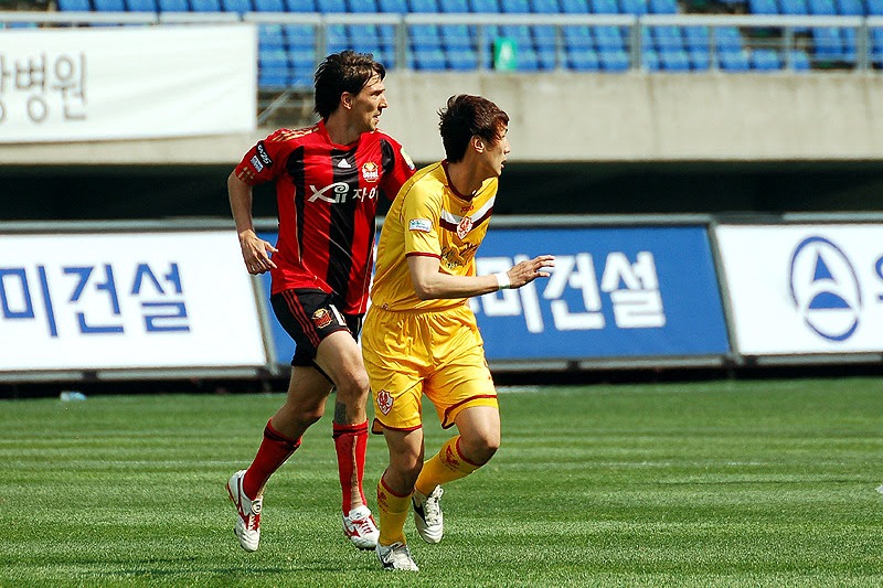Soi kèo phạt góc Gwangju vs Seoul, 17h30 ngày 12/05 - Ảnh 1