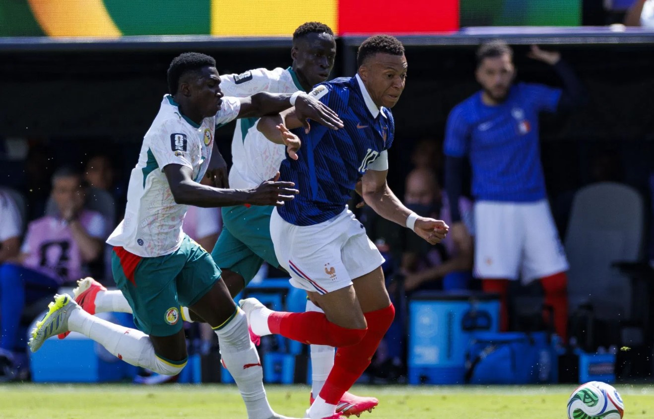 Soi kèo thẻ phạt Pháp vs Iraq, 4h00 ngày 23/6 - Ảnh 1