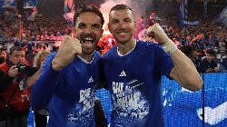 Dzeko cùng Schalke trở lại Bundesliga