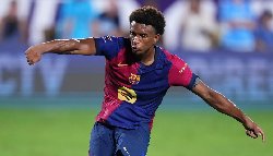 Barca giữ chặt sao mai trước sự dòm ngó từ MU