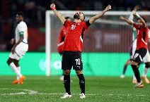 Salah xô đổ kỷ lục của Messi và Ronaldo