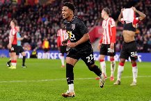 Burnley và Leeds tiến gần tấm vé lên hạng