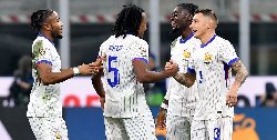 Pháp phục thù ngọt ngào, hạ gục Italia ngay tại San Siro