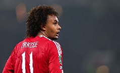 West Ham muốn giải cứu Zirkzee khỏi MU