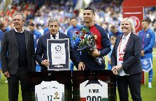 Ronaldo nhận kỷ lục Guinness trước khi giúp Bồ Đào Nha vào bán kết Nations League