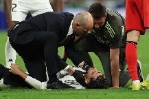 Hậu vệ Real Madrid nhập viện khẩn cấp sau pha va chạm với đồng đội