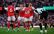 Arsenal đòi lại ngôi đầu Ngoại hạng Anh
