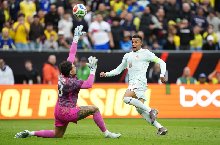 Mbappe áp sát kỷ lục ghi bàn của Giroud
