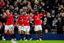 Thắng nghẹt thở Newcastle, MU áp sát Top 4 Ngoại hạng Anh
